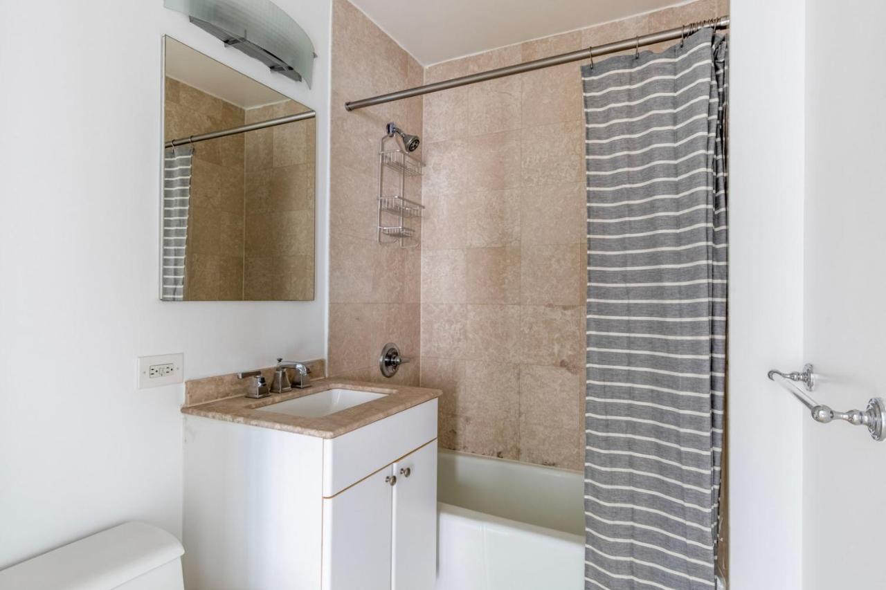 Midtown 1br W Elevator Gym Nr Times Square Nyc-1350 Apartment New York