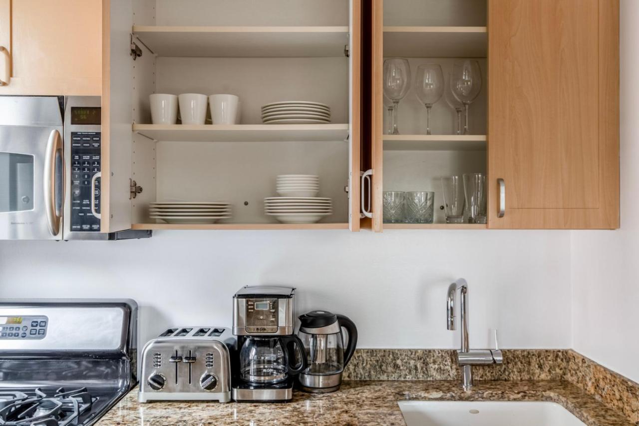 Midtown 1br W Elevator Gym Nr Times Square Nyc-1350 Apartamento Nova York